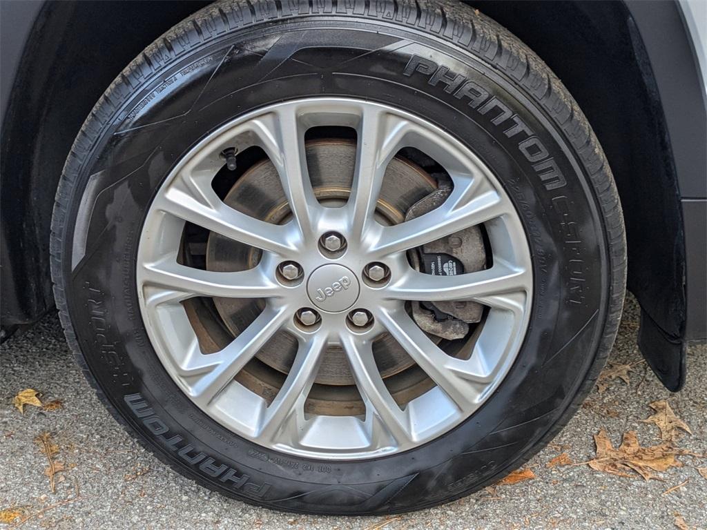 used 2019 Jeep Cherokee car, priced at $11,291