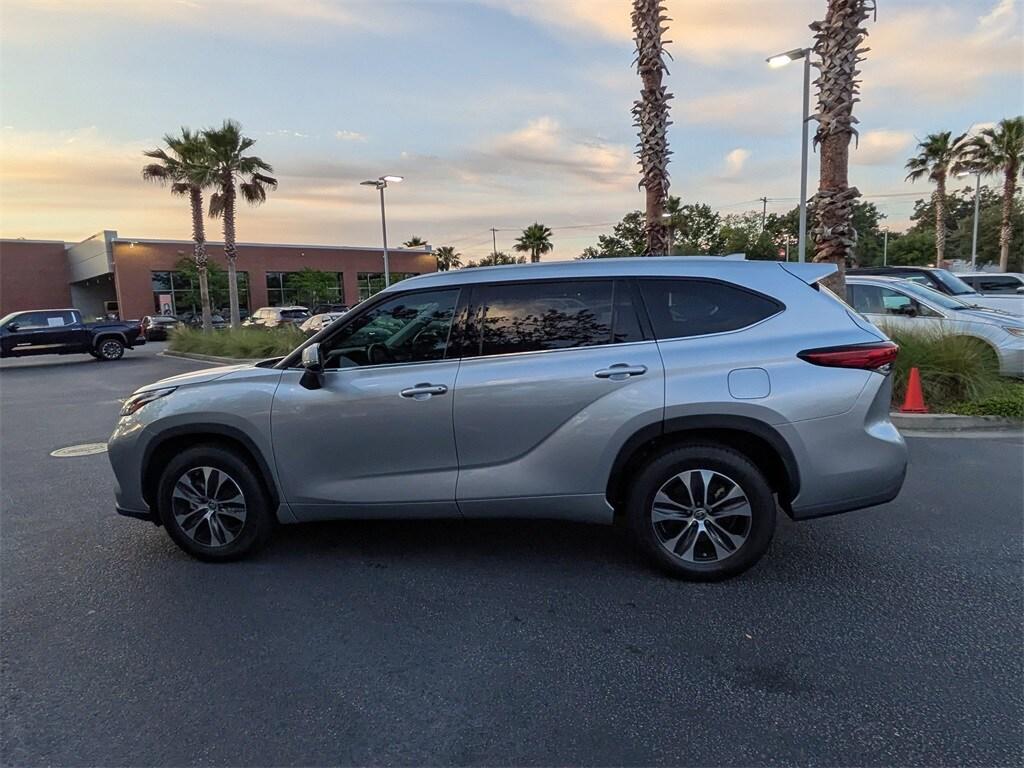 used 2022 Toyota Highlander car, priced at $37,831