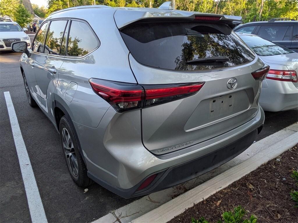 used 2022 Toyota Highlander car, priced at $38,231