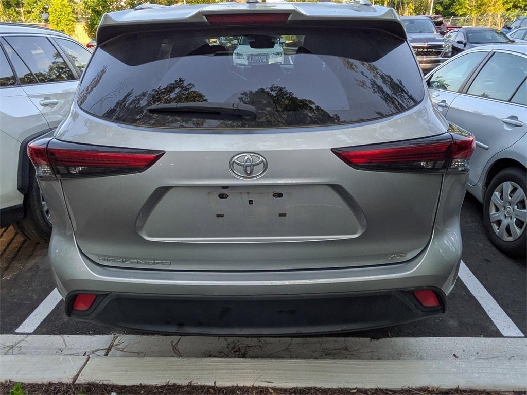 used 2022 Toyota Highlander car, priced at $38,231