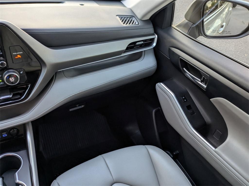 used 2022 Toyota Highlander car, priced at $37,831