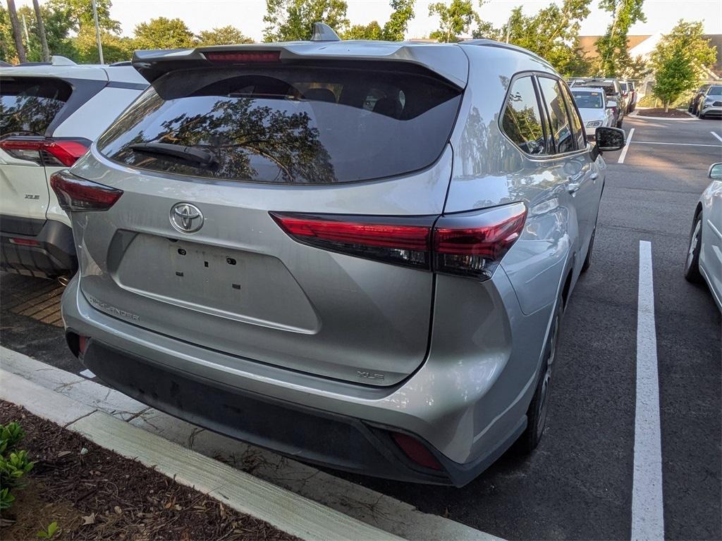 used 2022 Toyota Highlander car, priced at $38,231