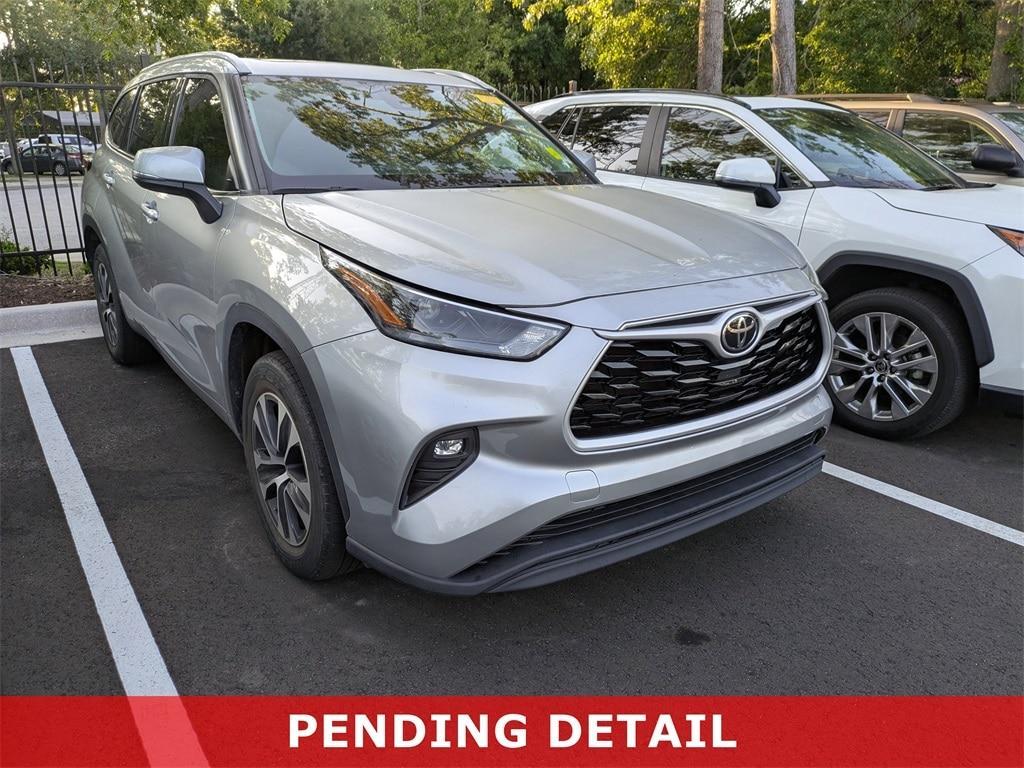 used 2022 Toyota Highlander car, priced at $38,231