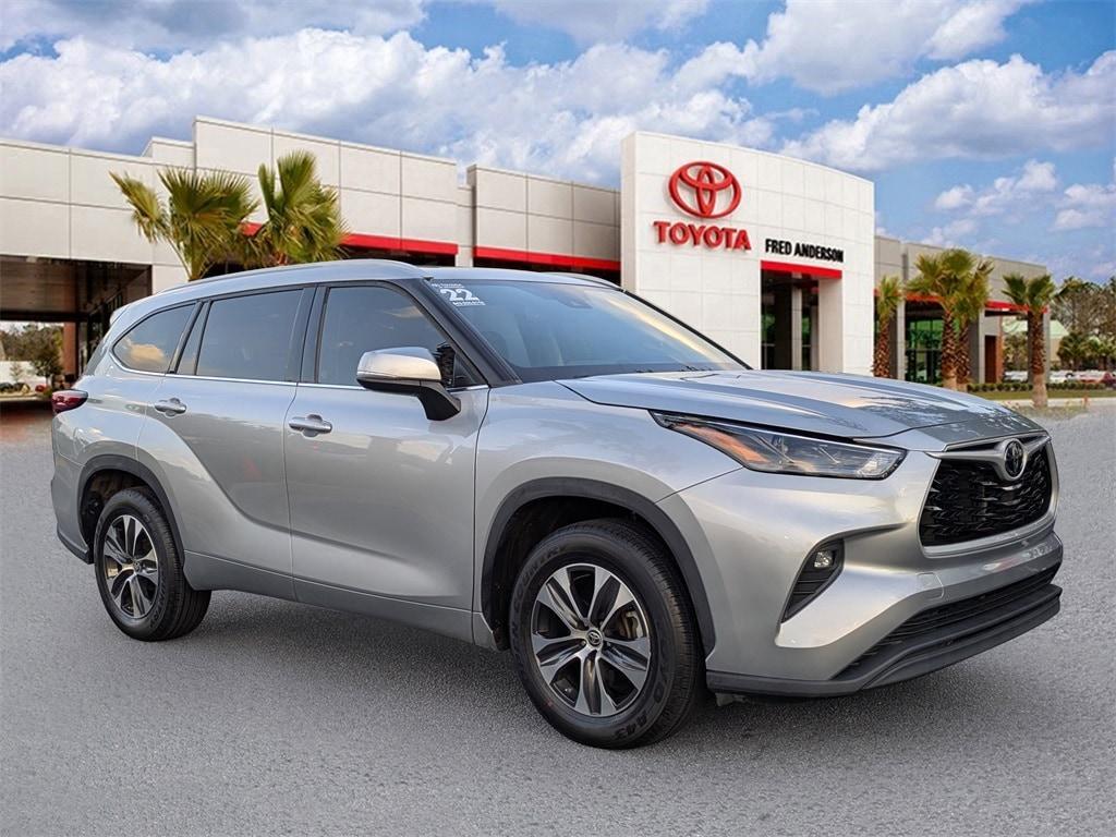 used 2022 Toyota Highlander car, priced at $38,131