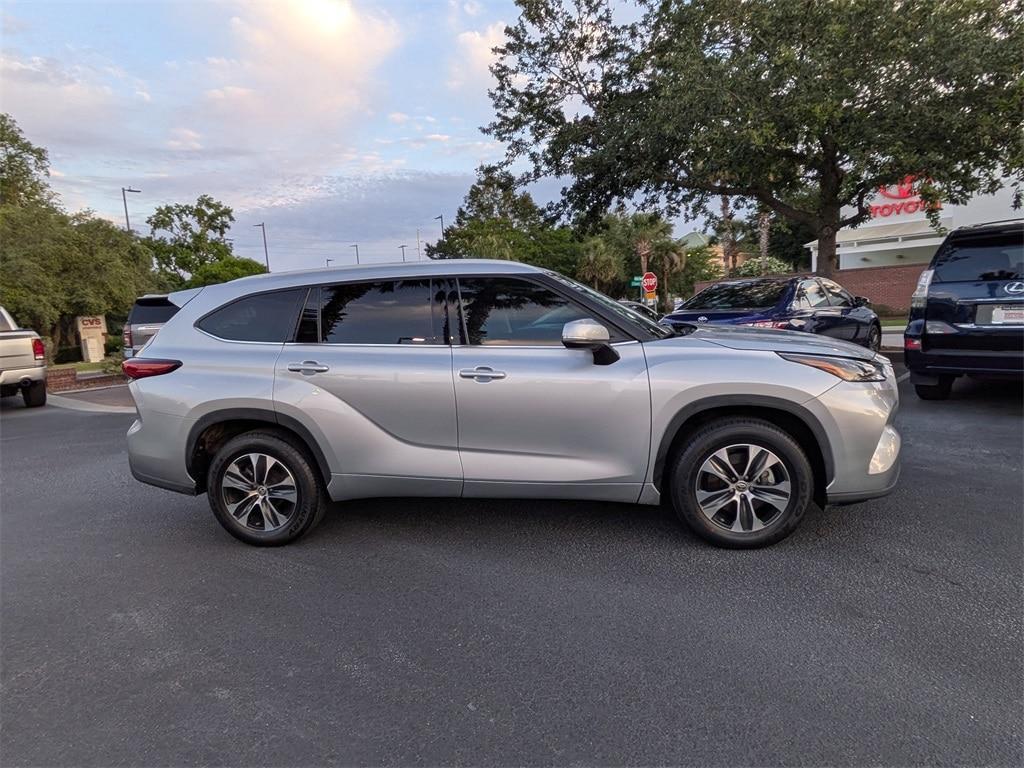 used 2022 Toyota Highlander car, priced at $37,831