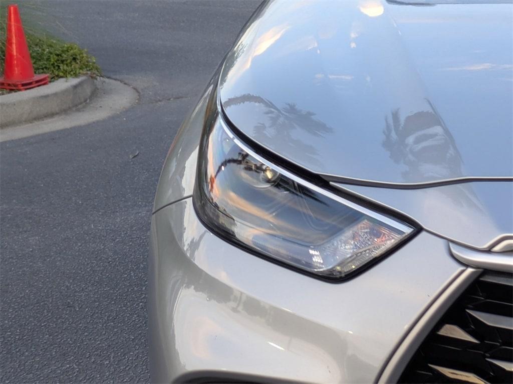 used 2022 Toyota Highlander car, priced at $37,831