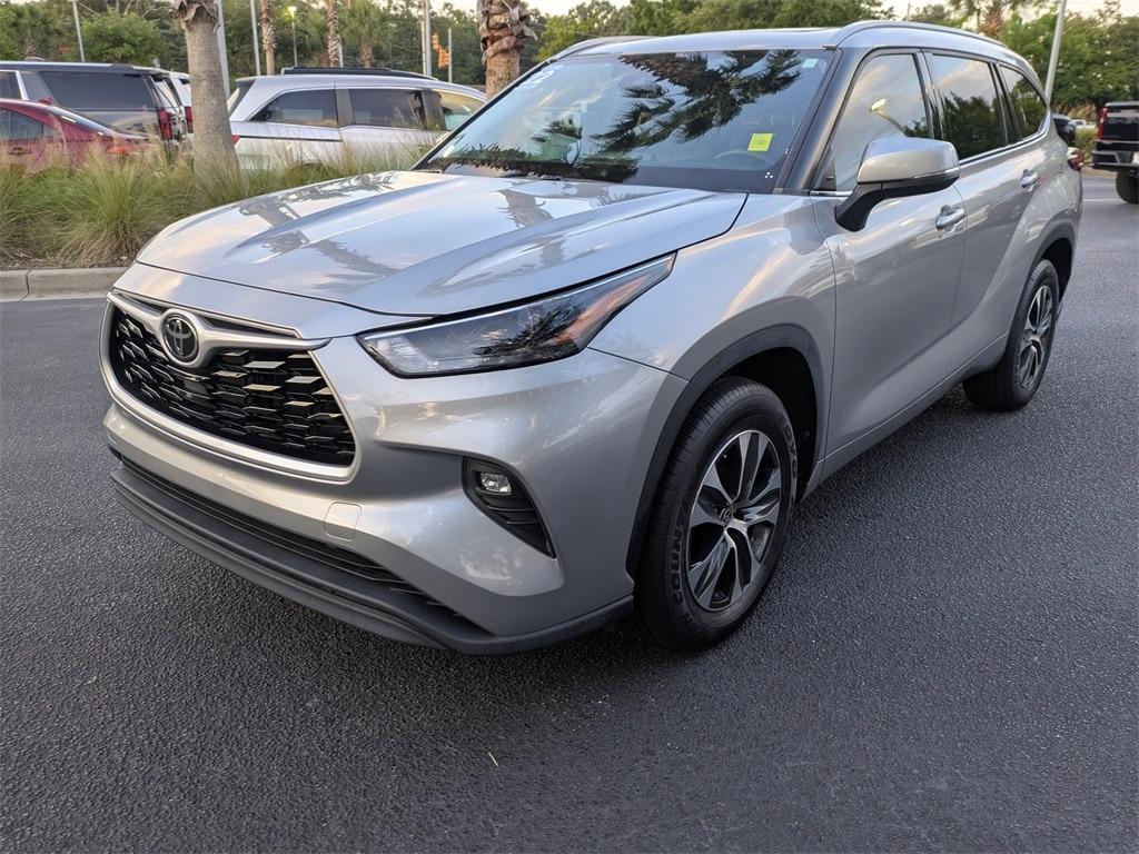 used 2022 Toyota Highlander car, priced at $37,831