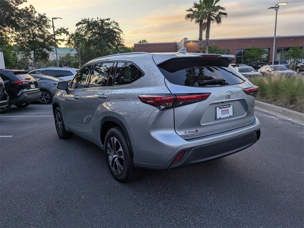 used 2022 Toyota Highlander car, priced at $37,831