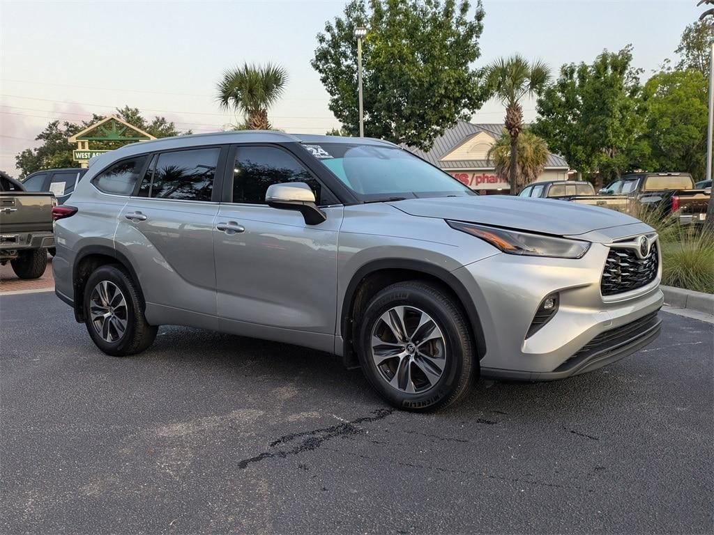 used 2024 Toyota Highlander car, priced at $43,231