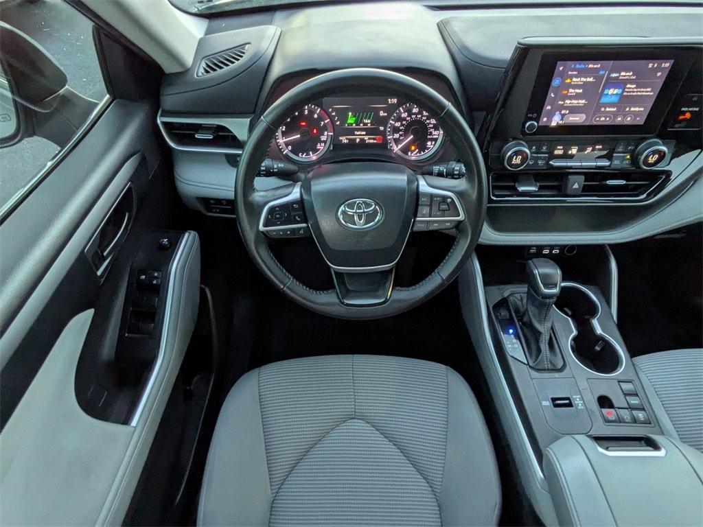 used 2024 Toyota Highlander car, priced at $40,031