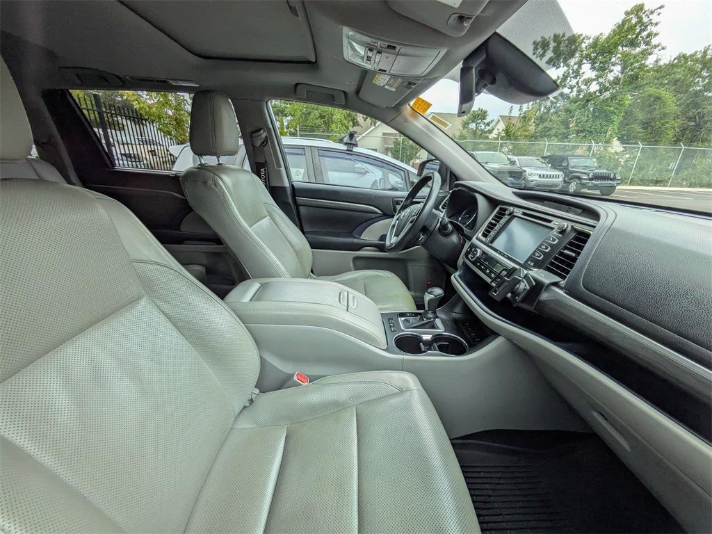 used 2019 Toyota Highlander car, priced at $23,531