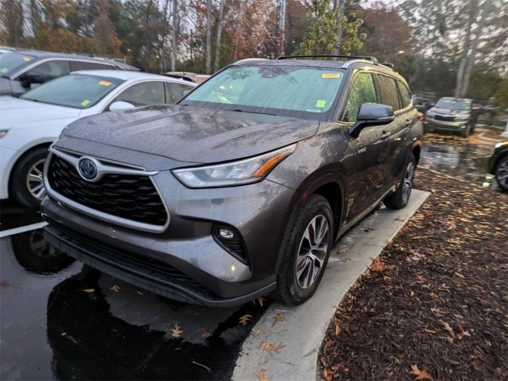 used 2020 Toyota Highlander Hybrid car, priced at $33,131