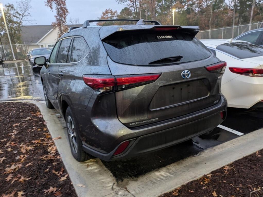 used 2020 Toyota Highlander Hybrid car, priced at $33,131