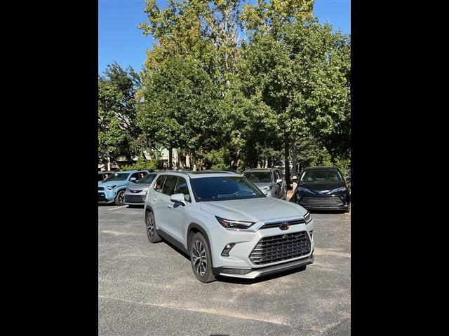 new 2026 Toyota Highlander Hybrid car, priced at $59,418