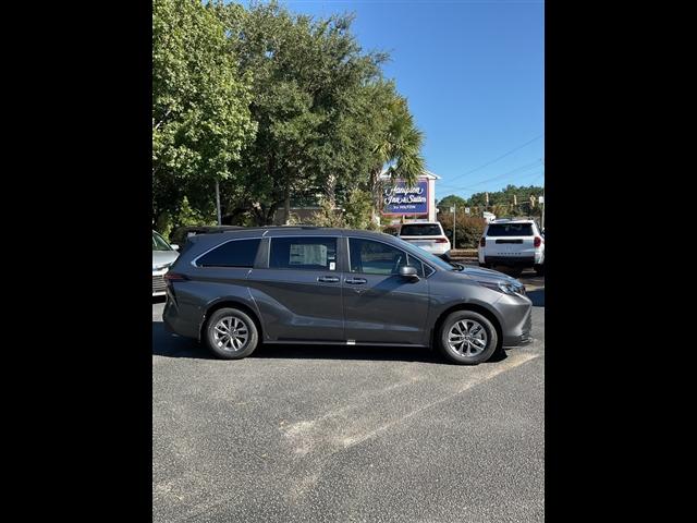 new 2025 Toyota Sienna car