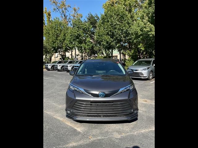 new 2025 Toyota Sienna car