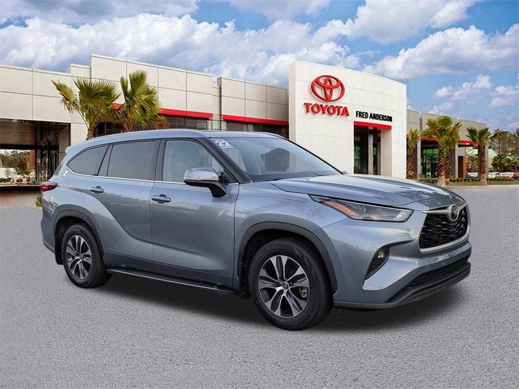 used 2022 Toyota Highlander car, priced at $40,531