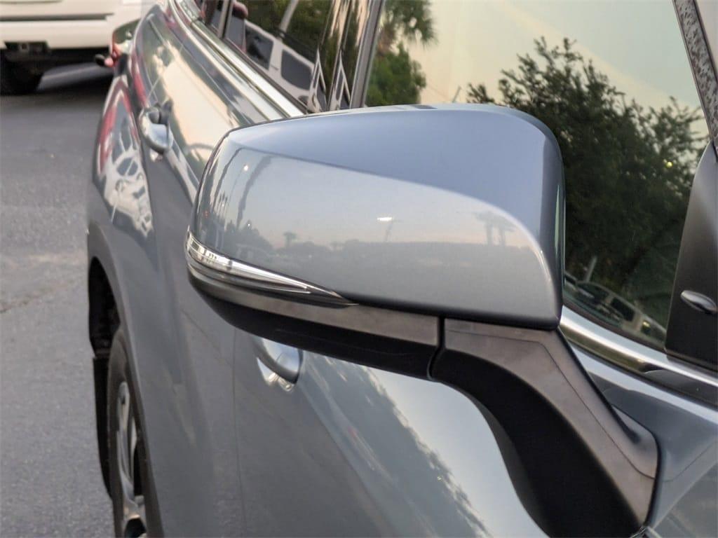 used 2022 Toyota Highlander car, priced at $40,531