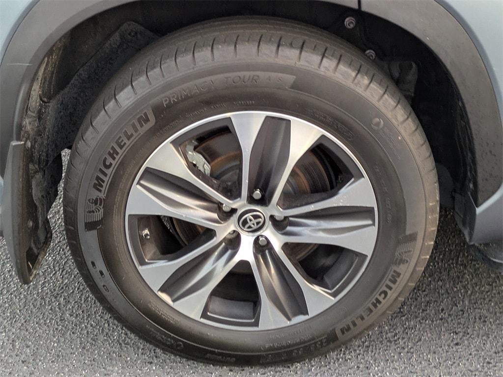 used 2022 Toyota Highlander car, priced at $40,531