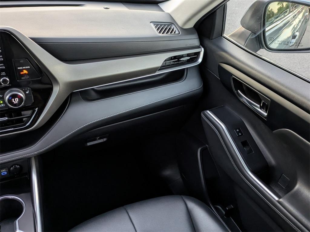 used 2022 Toyota Highlander car, priced at $40,531
