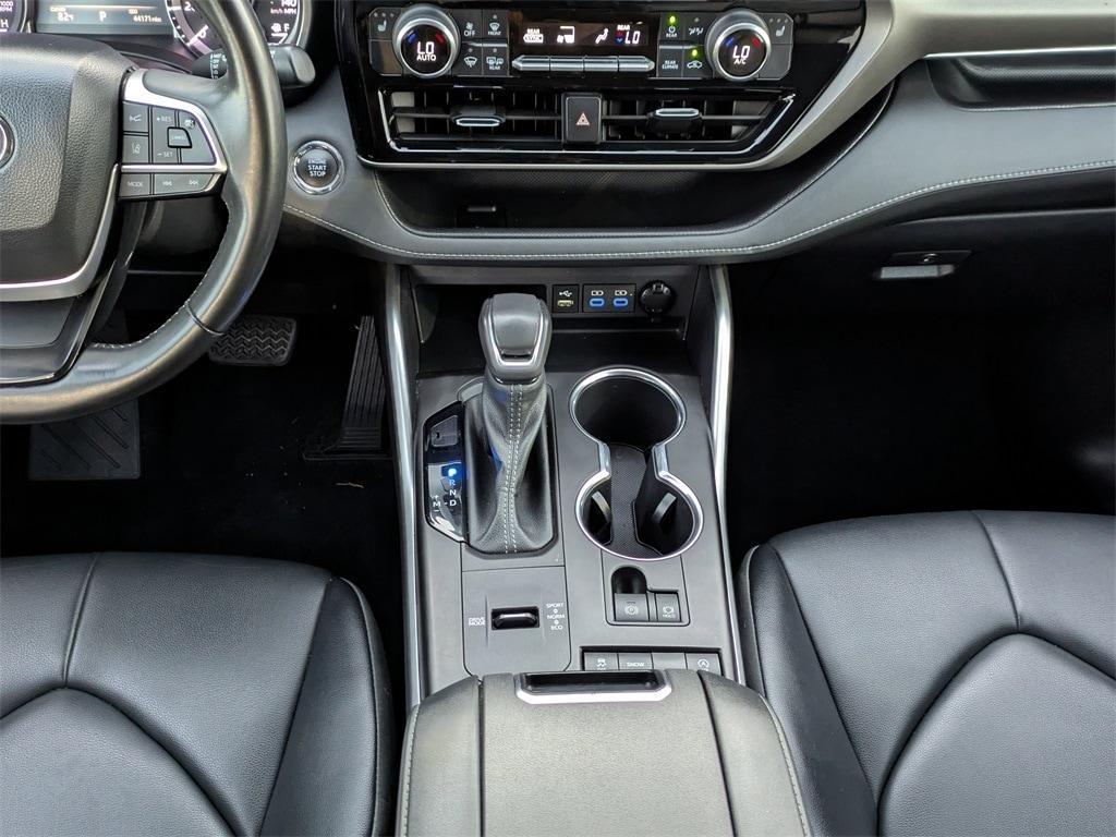 used 2022 Toyota Highlander car, priced at $40,531
