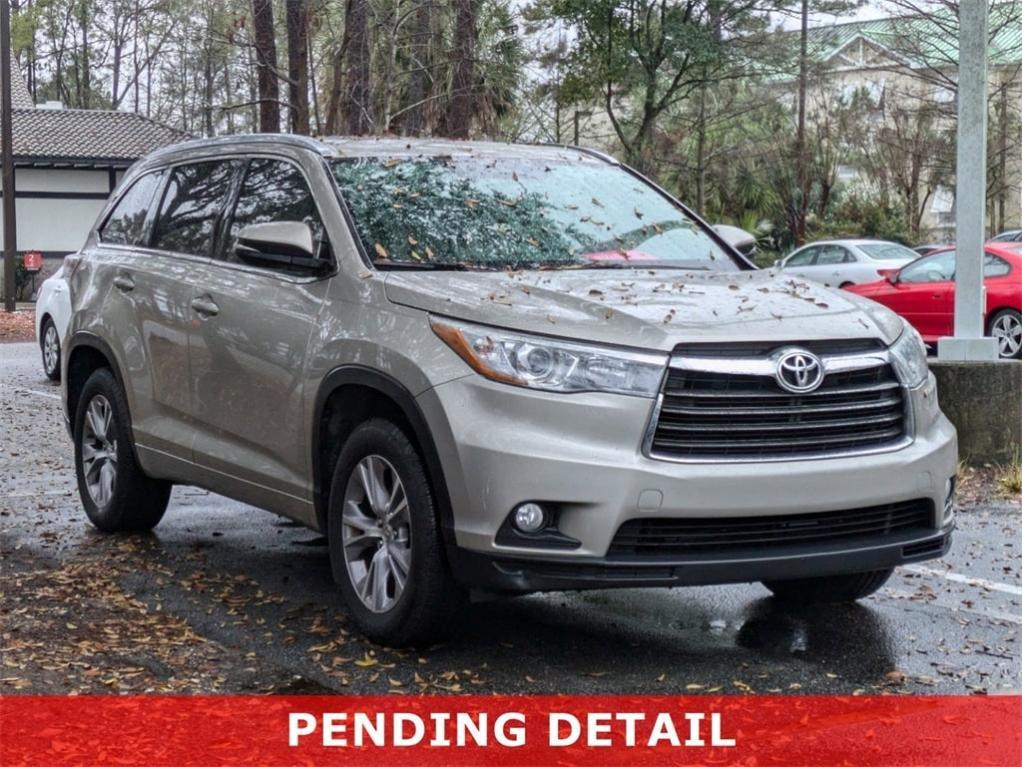 used 2015 Toyota Highlander car, priced at $18,431