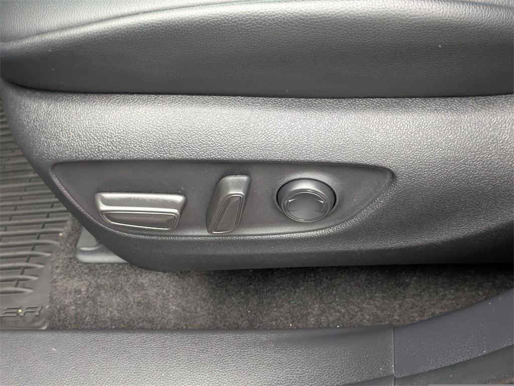 used 2023 Toyota Highlander car, priced at $42,531