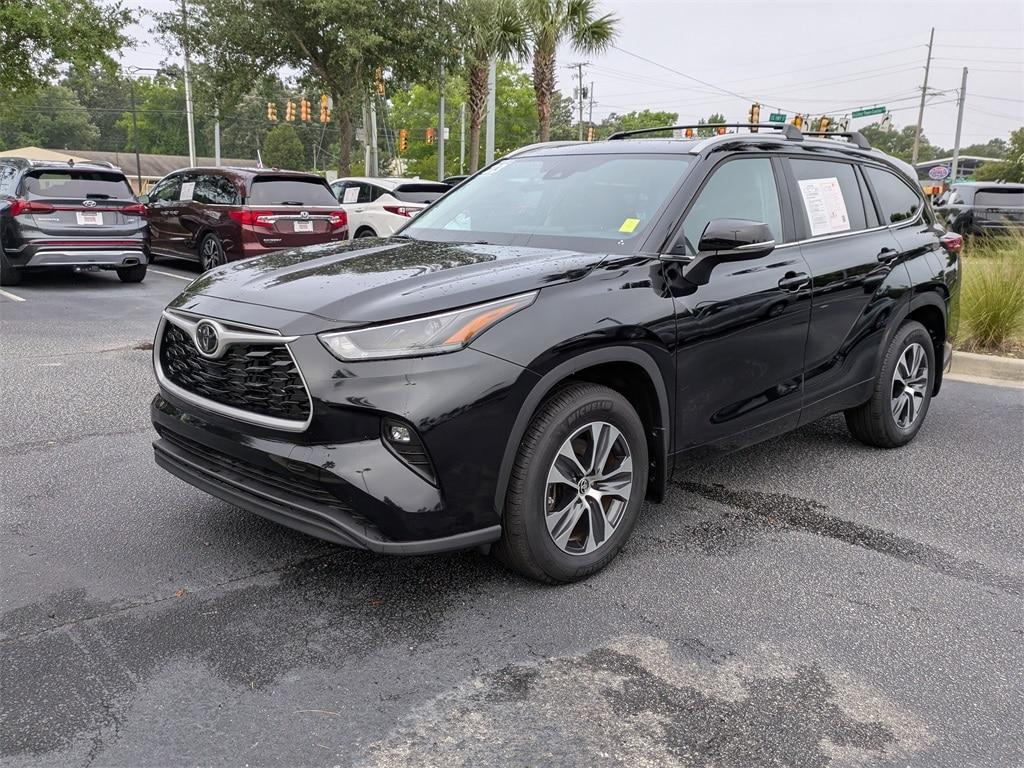 used 2023 Toyota Highlander car, priced at $42,531
