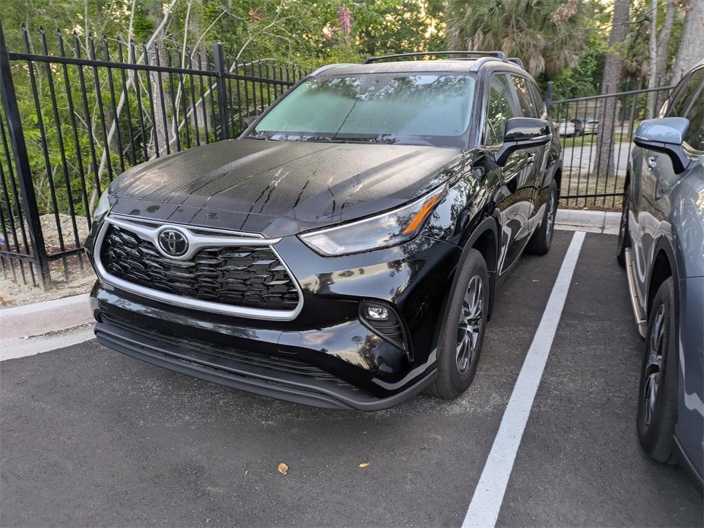 used 2023 Toyota Highlander car, priced at $41,731