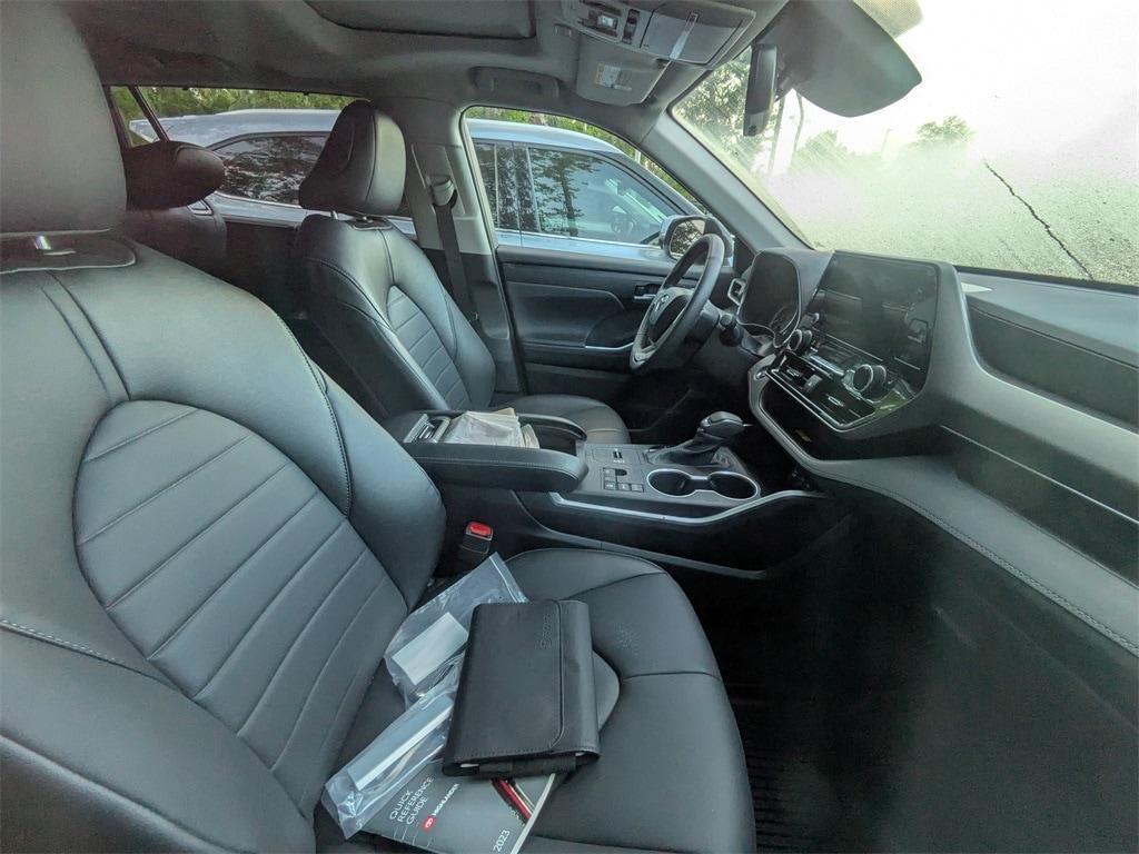 used 2023 Toyota Highlander car, priced at $41,731