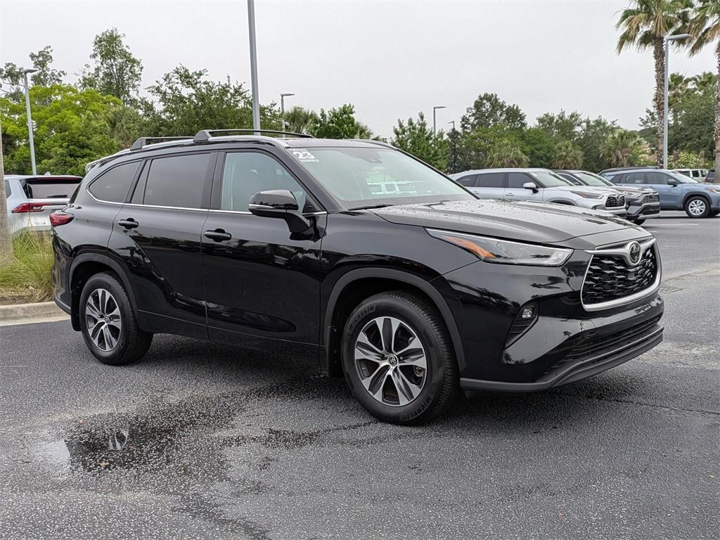 used 2023 Toyota Highlander car, priced at $42,531