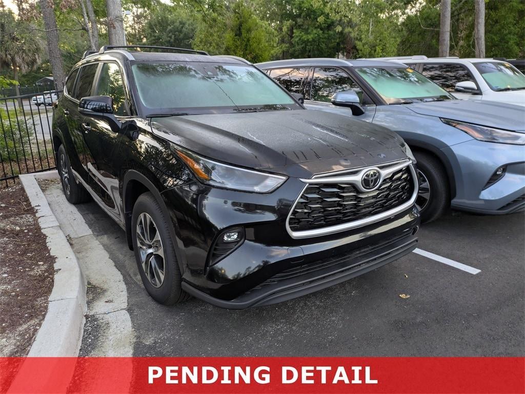 used 2023 Toyota Highlander car, priced at $41,731