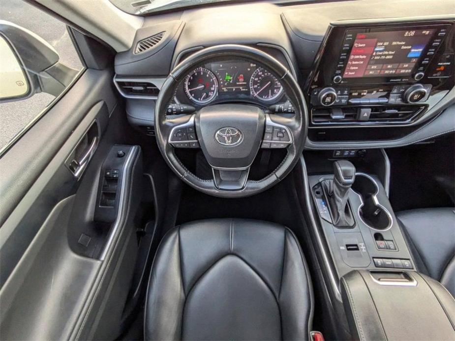 used 2022 Toyota Highlander car, priced at $32,031