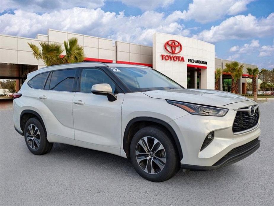 used 2022 Toyota Highlander car, priced at $32,031