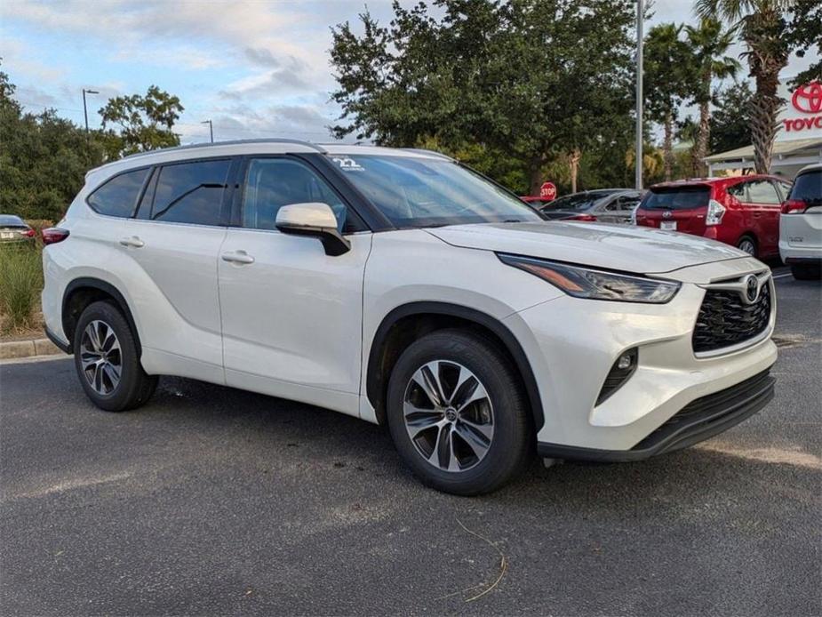 used 2022 Toyota Highlander car, priced at $32,031