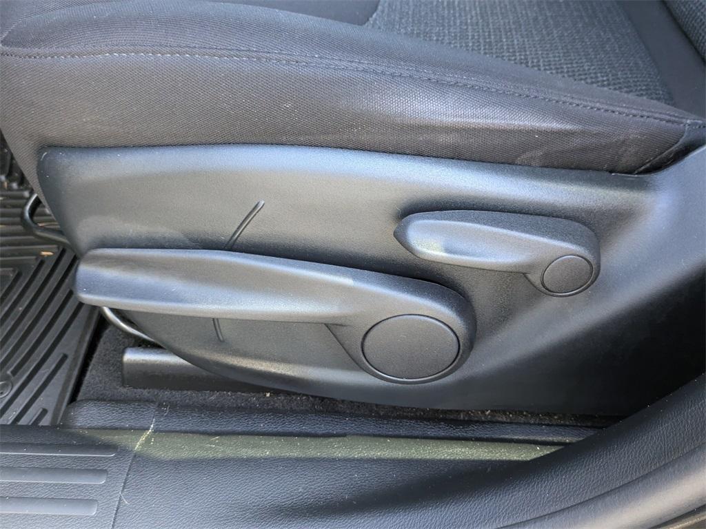 used 2020 Jeep Cherokee car, priced at $15,291