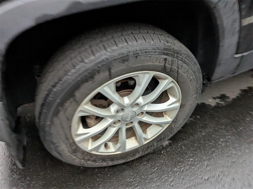 used 2020 Jeep Cherokee car, priced at $17,531