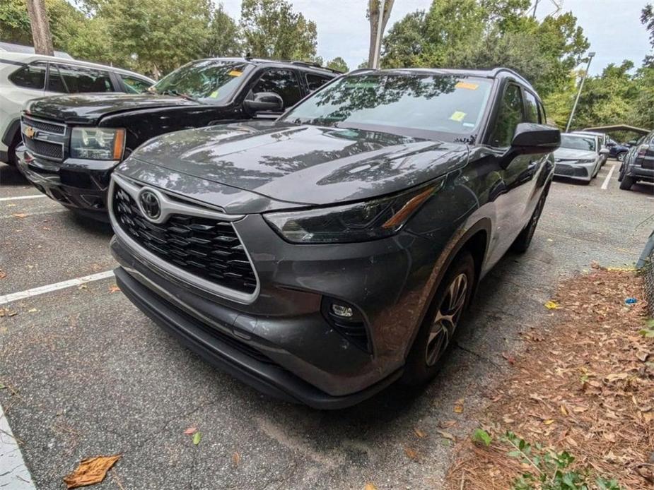 used 2023 Toyota Highlander car, priced at $40,231