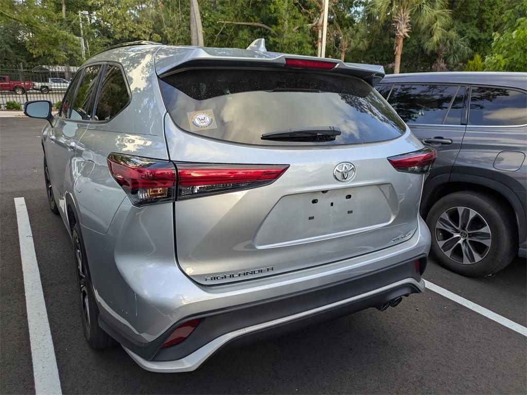 used 2022 Toyota Highlander car, priced at $40,831