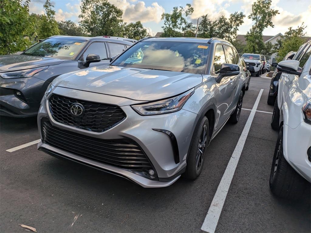 used 2022 Toyota Highlander car, priced at $40,831