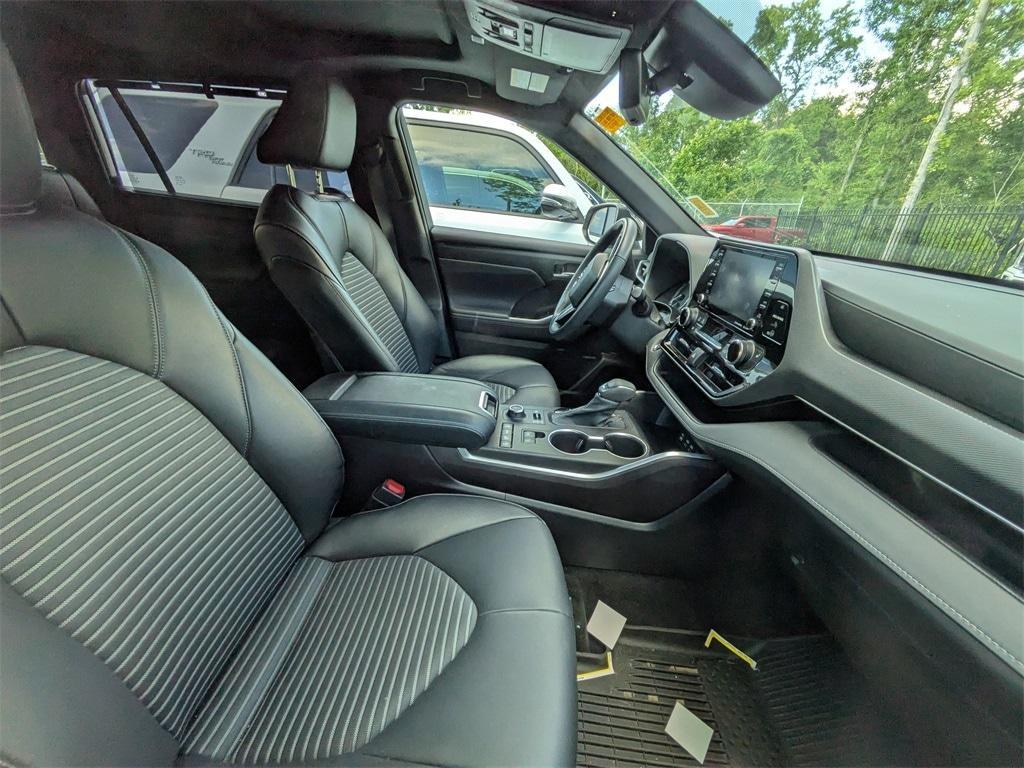 used 2022 Toyota Highlander car, priced at $40,831