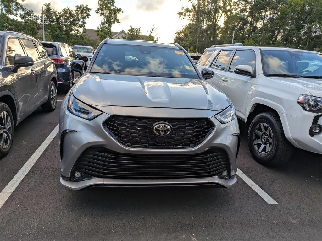 used 2022 Toyota Highlander car, priced at $40,831