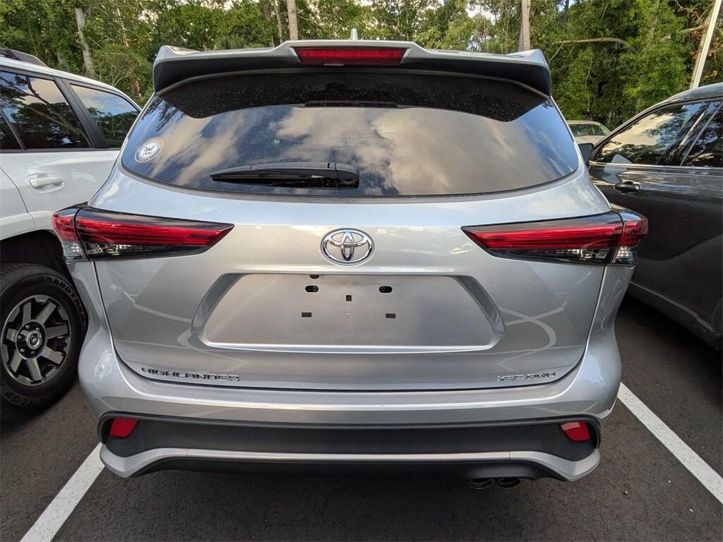 used 2022 Toyota Highlander car, priced at $40,831