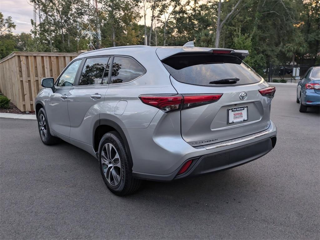 used 2023 Toyota Highlander car, priced at $36,031