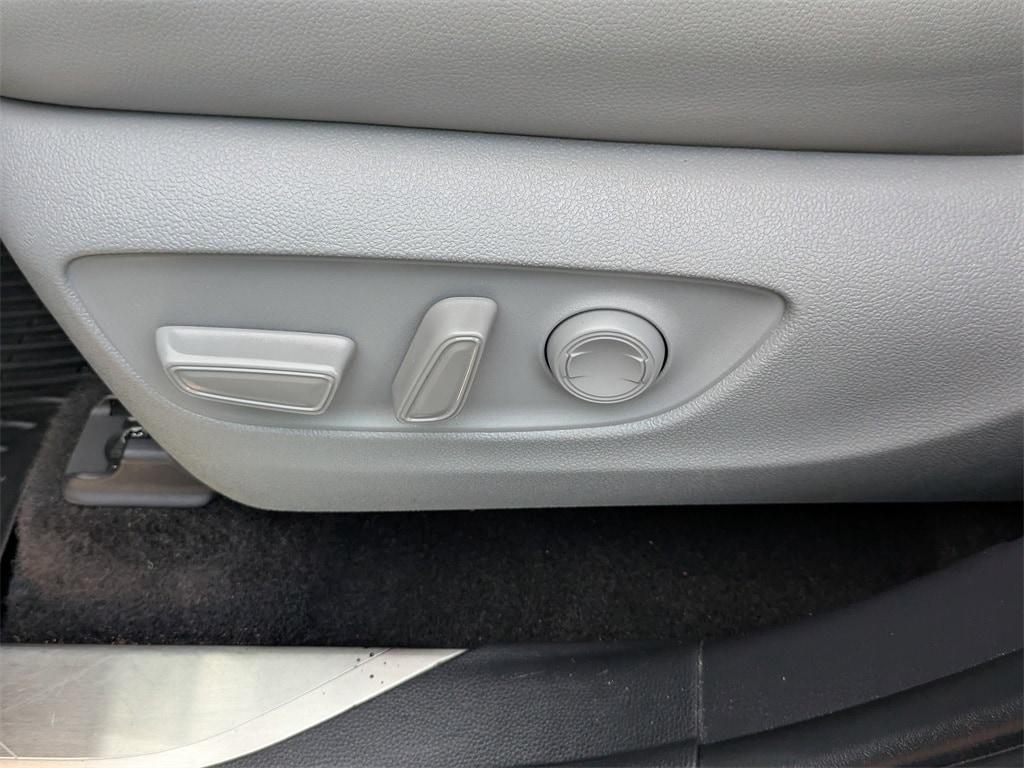 used 2023 Toyota Highlander car, priced at $36,531
