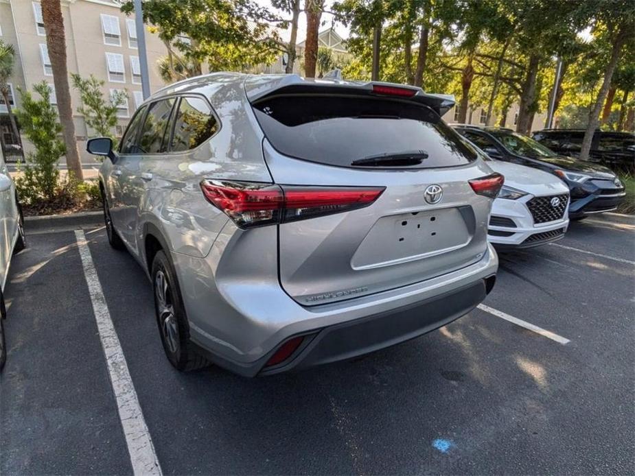 used 2021 Toyota Highlander car, priced at $37,031