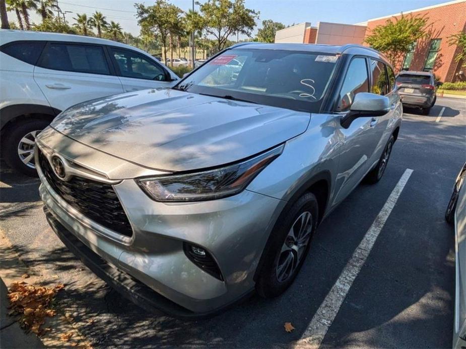 used 2021 Toyota Highlander car, priced at $37,031