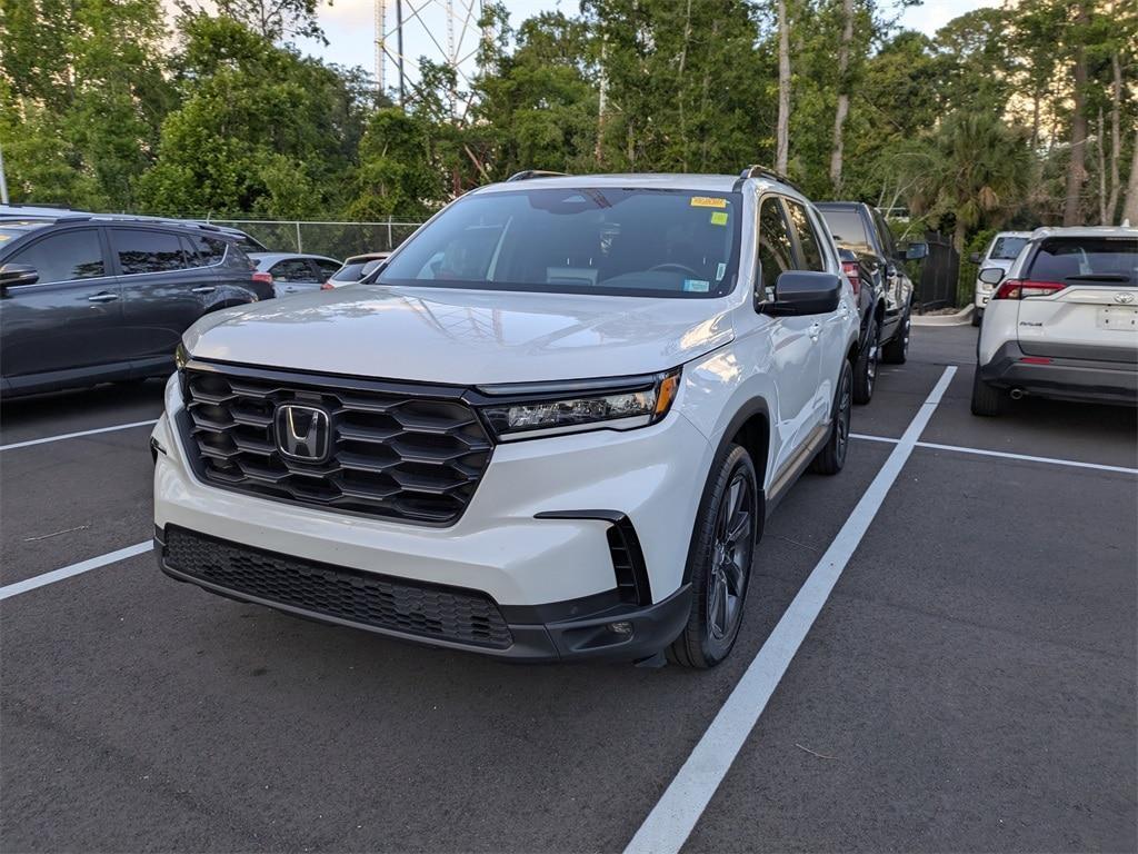 used 2023 Honda Pilot car, priced at $35,331