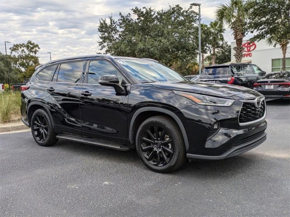 used 2021 Toyota Highlander car, priced at $28,331