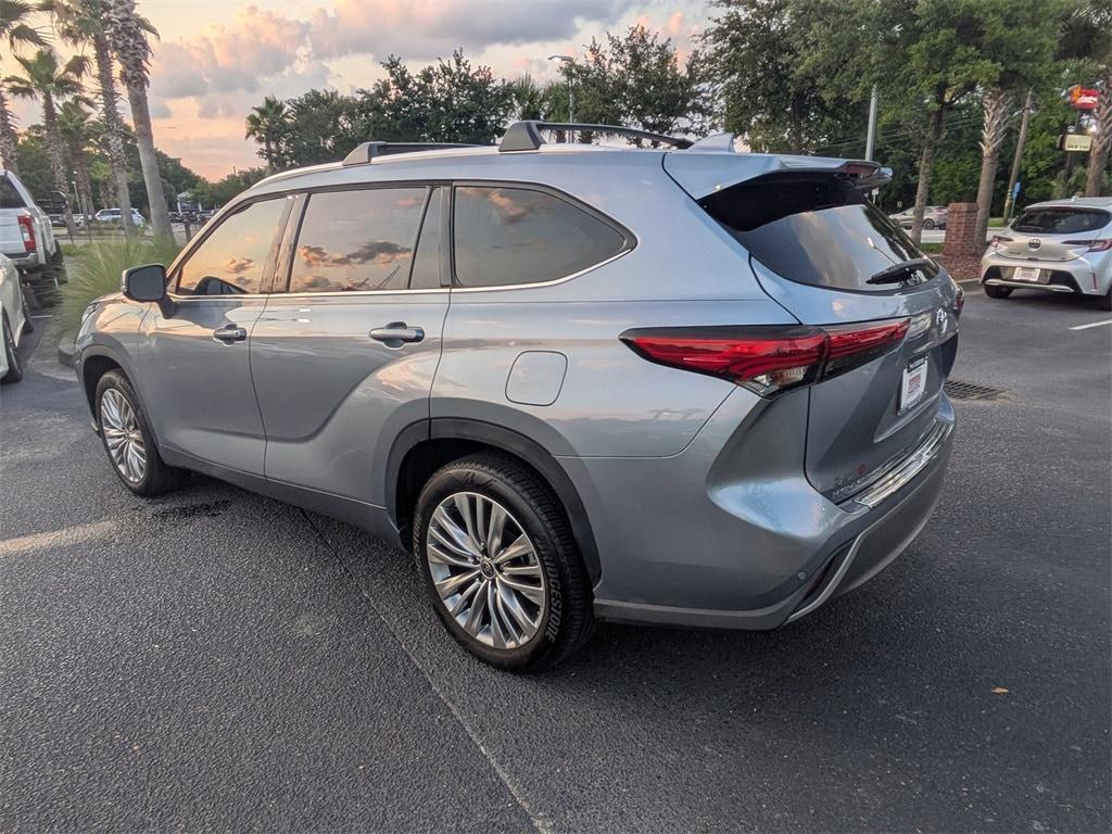 used 2023 Toyota Highlander car, priced at $45,031